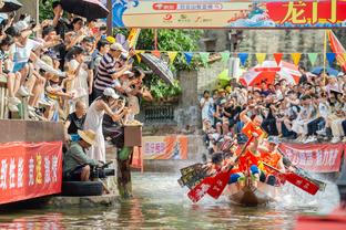 太阳报：伊布圣诞节期间和家人一起在迈阿密海滩享受假期